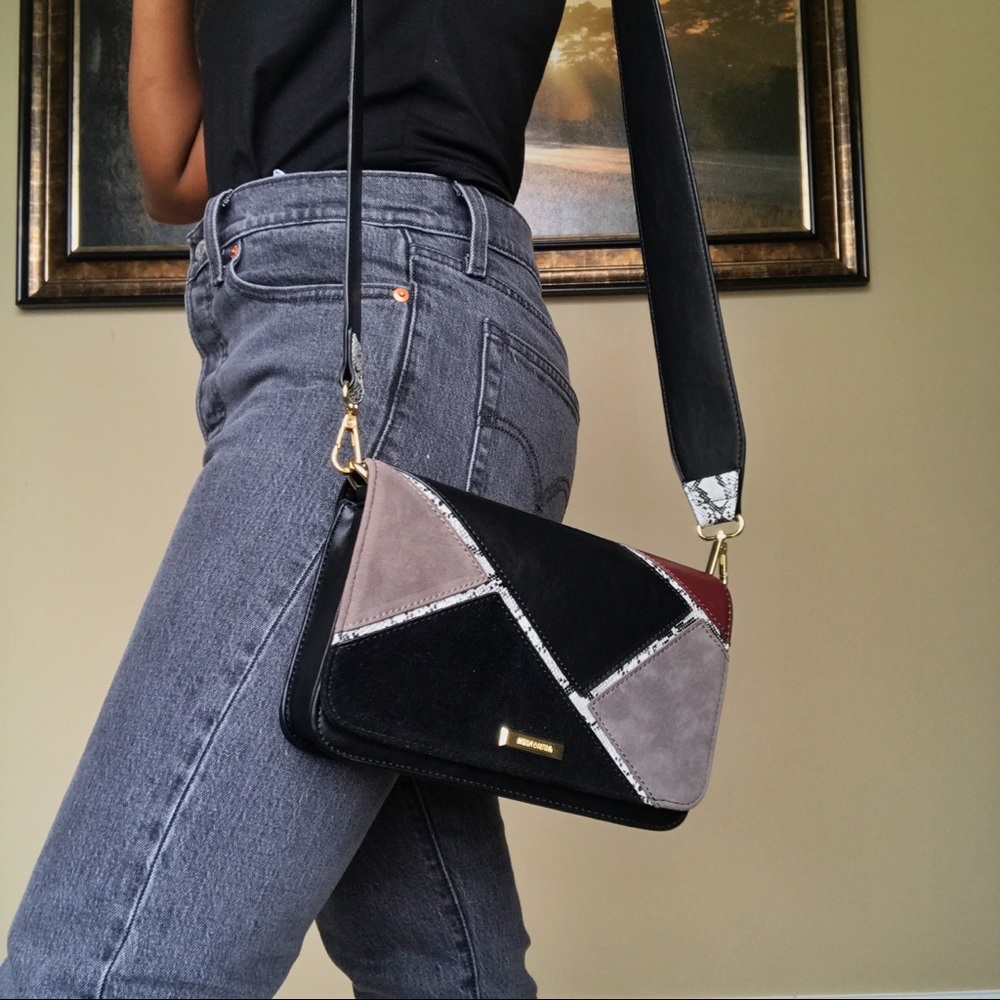 NEW Chic Cross body purse ✨